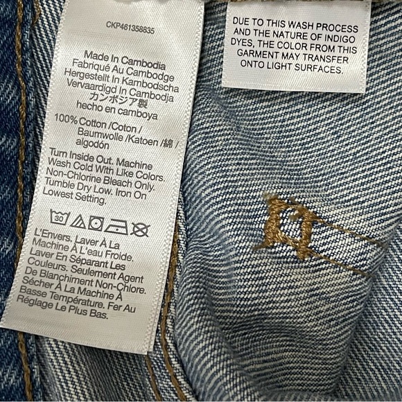 Madewell *NWT Relaxed Denim Shorts in Renfield Wash: Destructed
Edition Size 29 - Picture 11 of 11